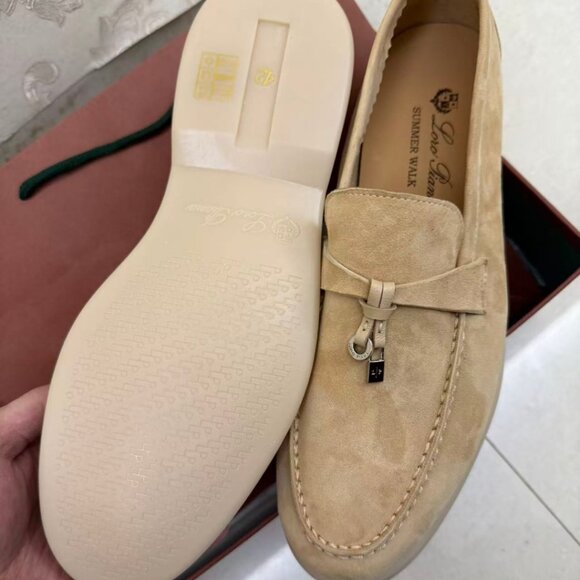 Loro Piana Summer Walks - Picture 2 of 5